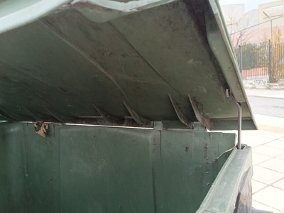 Σπασμένοι κάδοι απορριμμάτων κ έλλειψη κάδου ανακύκλωσης  Ιεροψαλτών Θεόφιλου κ Παντελή