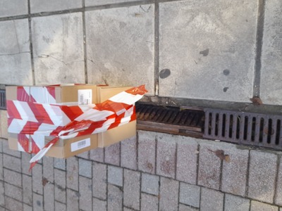 Σπασμένο φρεάτιο κατά μήπως του πεζόδρομου,οδός Κομνηνών 77!!