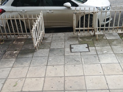 Μας κλείνει την είσοδο από την Παρασκευή 	Θεραπειών