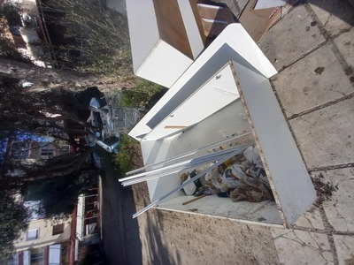 Παρατημένα ογκώδη στην Ησιόδου