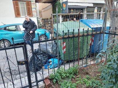 Γεμαάτοι κάδοι απορημάτων.	Κωφίδου
