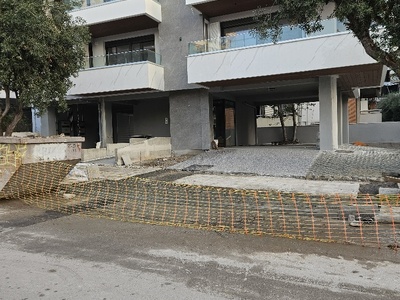 Παράνομη δέσμευση πεζοδρομίου για είσοδο Pilotis Κύπρου με Πάτμου