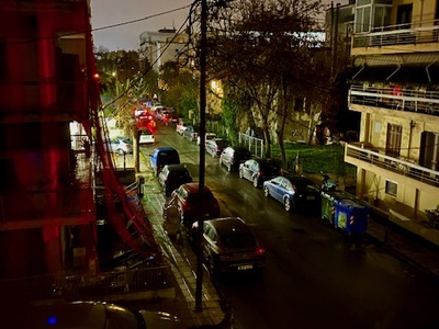 Καμένη λάμπα σε στύλο ΔΕΗ  	Πέτρου Λεβαντη