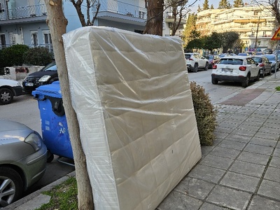 Στρωμα  διπλο και δεντρο Κύπρου