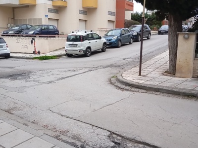 λακούβα στο οδόστρωμα   	Κωνσταντίνου Αιγυπτιάδη