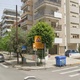 να φύγει η ταμπέλα του μετρο  Αργοναυτών με Καραολή