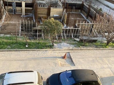 Μεγάλη λακούβα στο οδόστρωμα στη Σ.Λιανίδη 17