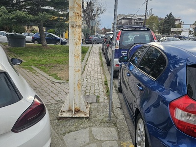 να βγει η ταμπέλα να περάσουν οι ανάπηροι 	Θεμιστοκλή Σοφούλη