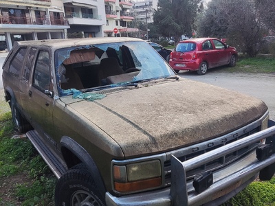 Εστια μόλυνσης, ποντίκια σε εγκαταλελειμμένο όχημα, λάδια και υγρά στο χώμα  Μικράς Ασίας