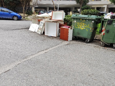 αντικείμενοα στους κάδους 	Ιωνιας