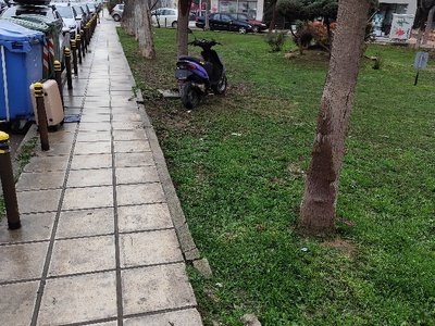 Σκούτερ σε Πάρκο 	Ιπποκράτους
