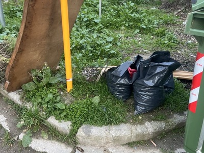 Απομάκρυνση εγκαταλελειμμένων ογκωδών αντικειμένων από την περιοχή 	Πέτρου Λεβαντή  με Μετρών γωνία