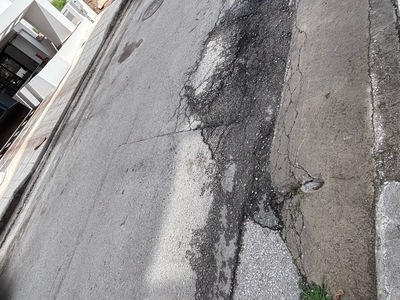 σπασμενη ασφαλτος 	Επίκουρου