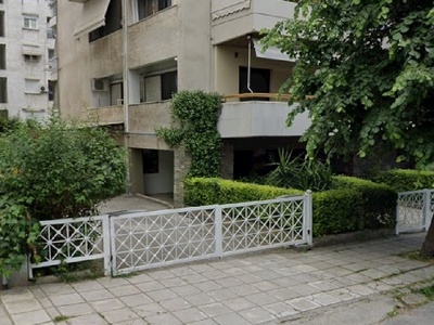Είσοδος/έξοδος ιδιωτικού πάρκινγκ  Μακρυρράχης