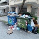 Σκουπίδια εκτός κάδου και ξύλα από διαλυμένες ντουλάπες  Διογένους με μαιωτιδος