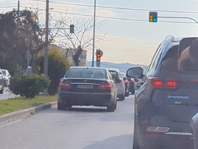 Παρανομη επικινδυνη οδηγηση σε διπλή σειρά  	Ιφιγένειας