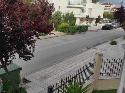 ΤΟΠΟΘΕΤΗΣΗ ΚΑΔΟΥ ΣΕ ΠΟΛΥ ΜΙΚΡΗ ΑΠΟΣΤΑΣΗ ΑΠΟ ΔΩΜΑΤΙΟ ΠΑΙΔΙΟΥ ΑΜΕΣΗ ΑΠΟΜΑΚΡΥΝΣΗ ΓΙΑ ΘΕΜΑΤΑ ΥΓΙΕΙΝΗΣ ΚΑΙ ΨΥΧΟΛΟΓΙΑΣ