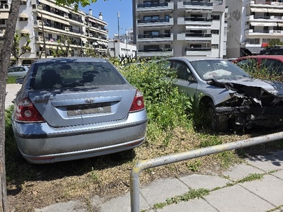 παρατημένα αμάξια 	Περικλέους