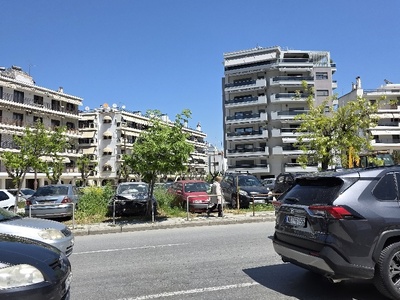 παρατημένα αμάξια 	Περικλέους