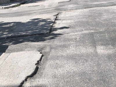 ΣΠΑΣΜΕΝΗ ΑΝΙΣΟΠΕΔΗ ΑΣΦΑΛΤΟΣ ΣΕ ΟΛΟ ΤΟ ΜΗΚΟΣ ΤΗΣ ΚΑΦΑΝΤΑΡΗ