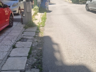 Σπασμένος σωλήνας στο δρομο 	Πουλαντζακη