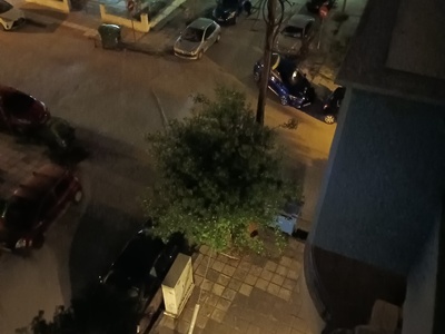 καμένη λάμπα 	Φιλελλήνων καί Παπαφλέσσα γωνία