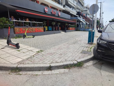 Έλλειψη ράμπας ΑμεΑ  Νικολάου Πλαστήρα και Ταξιαρχών