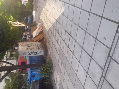 Μπάζα σε καδο  	Κομηνων με κωνσταντινουπολεως γωνια