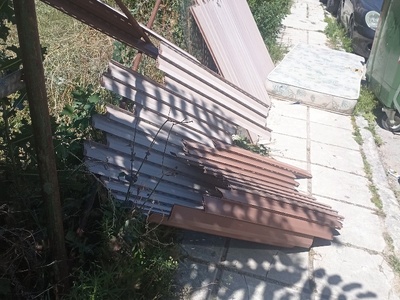 Αντικείμενα στο πεζοδρόμιο 	Ανδρούτσου