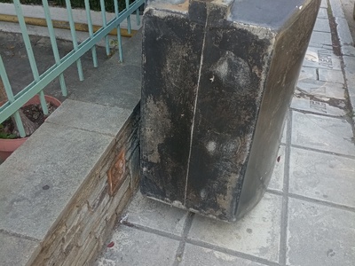 Αντικείμενα πεταμένα  	Ανδρούτσου