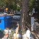 Παρατημένα υλικά ανακαίνισης σε κάδο