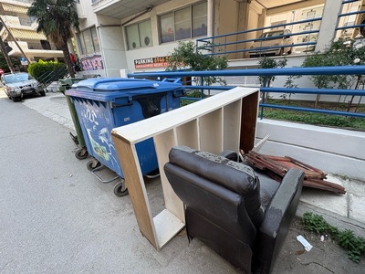 κλειστο πεζοδρομιο εδω και μερες Παύλου Καρολίδη