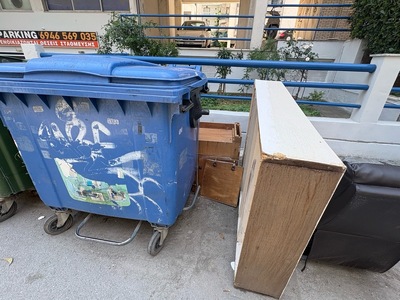 κλειστο πεζοδρομιο εδω και μερες Παύλου Καρολίδη