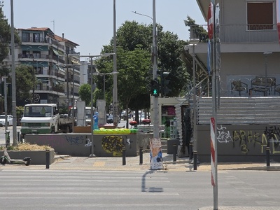 εμπορεύματα στο δημόσιο χώρο  Λεωφόρος Βασιλίσσης Όλγας