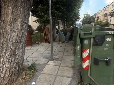 Απομάκρυνση Κλαδιών και Ογκωδών Αντικειμένων που Εμποδίζουν τη Διέλευση Πεζών   Ερυθρού Σταυρού με Παριδος γωνία