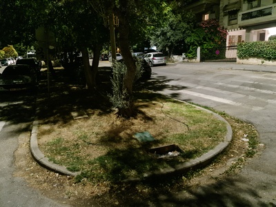 Προσοχή λείπει το καπάκι παροχής νερού της νησίδας 	Αλ. Παπάγου