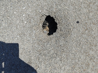 Τρύπα στο οδόστρωμα