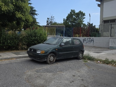 έξω από το 4ο Δημοτικό