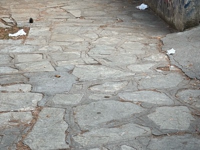 Ανυπαρκτη καθαριοτητα  	Σουρμένων