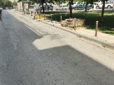 παρεμποδιση πεζοδρομιου απο υλικα εργολαβου  Ιπποκράτους