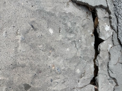 Επικίνδυνο πεζοδρόμιο 	Καπετάν Γιώργη