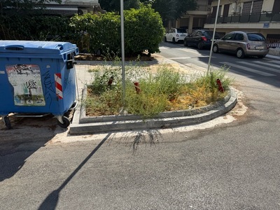 Εικόνες εγκατάλειψης σε πρόσφατο έργο ανάπλασης – Καλαμαριά  Αργοναυτών