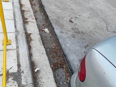 Επικίνδυνη λακουβα  στο δρόμο 	Θερμαϊκού