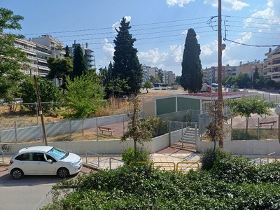 Αντικατάσταση δέντρων μπροσ΄τα από είσοδο νηπιαγωγείου  	Κων/νου Καραμανλή