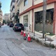 Έλεγχος νόμιμης τοποθέτησης κορινών επί οδοστρώματος γωνιπας Σουμελά και Αργυρουπόλεως. Παρατημένα μηχανάκια στον ίδιο χώρο.