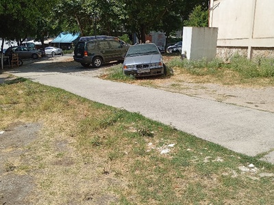 εγκαταλειμμένο οχημα