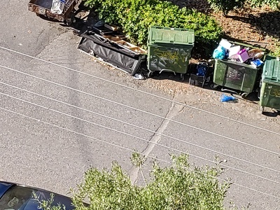 ογκώδη στους κάδους