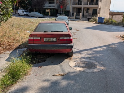 Αναφορά για εγκαταλελειμμένο αυτοκίνητο