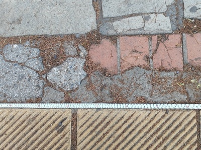 κατεστραμενη ραμπα ΑΜΕΑ