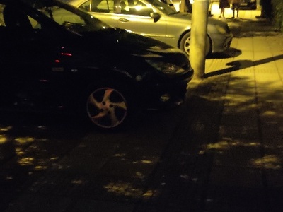 Πεζοδρόμια parking! 	Τάκη Οικονομίδη
